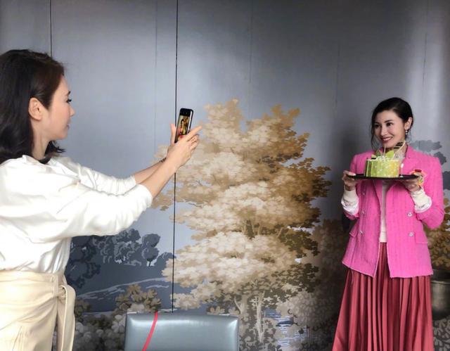 生日怎么拍照高级感 611b7b7803ba4a32a5d51cfb82648ff7.jpeg