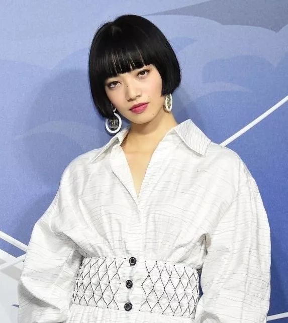 小松菜奈出席chanel东京代官山限定店 chanel ss2019场外 齐耳湿发