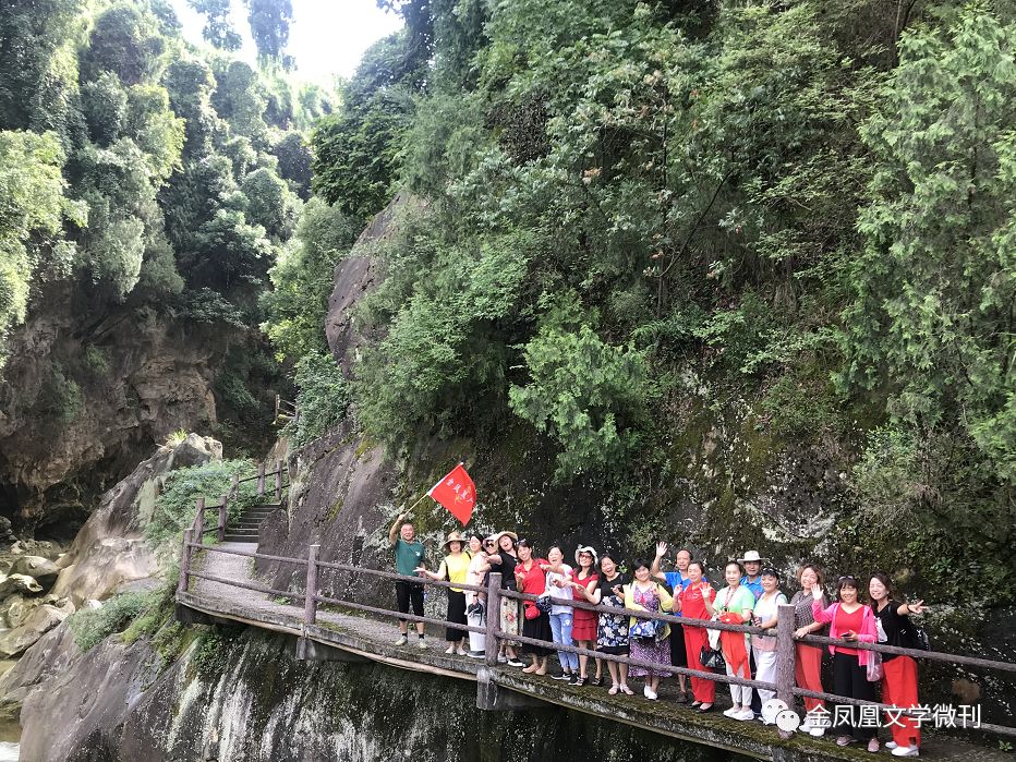 湫头村人口_大鱼海棠湫头像(3)