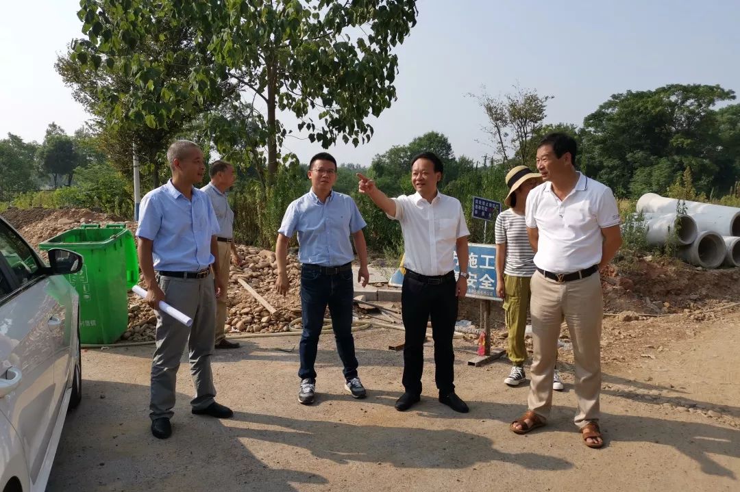 8月22日,市委常委,贺村镇党委书记李纯浩带队推进重点项目建设,并对