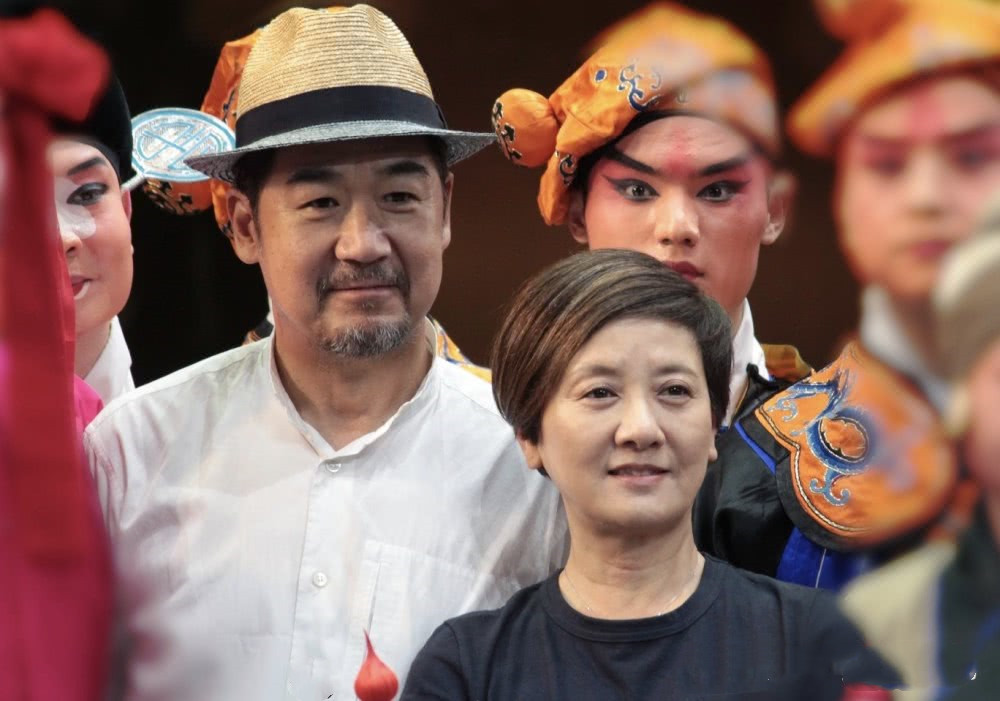 张国立王刚张铁林看戏61岁邓婕近照曝光惹人心疼