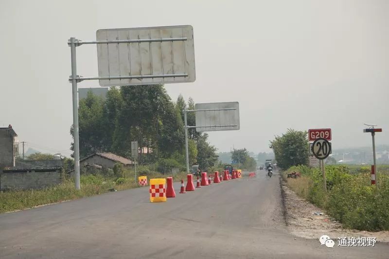 慢点武宣通挽的这个十字路口容易出事故