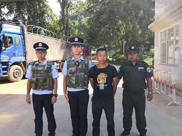 8月18日,缅甸佤邦司法委将唐其军移交给普洱市公安机关 返回搜