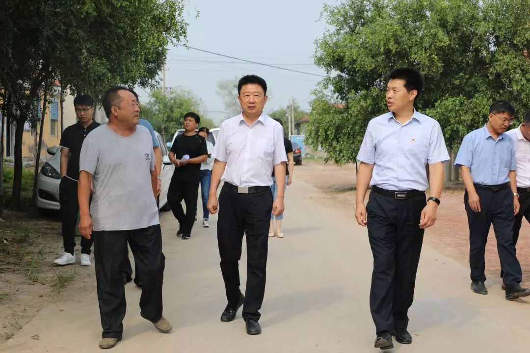 县委常委,县委办公室主任张连福到龙桑寺镇调研指导软弱涣散村