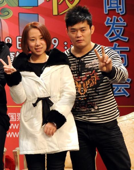 "依稀记得09年上春晚那会儿跟赵本山小沈阳一起演不差钱的丫蛋 姑娘人