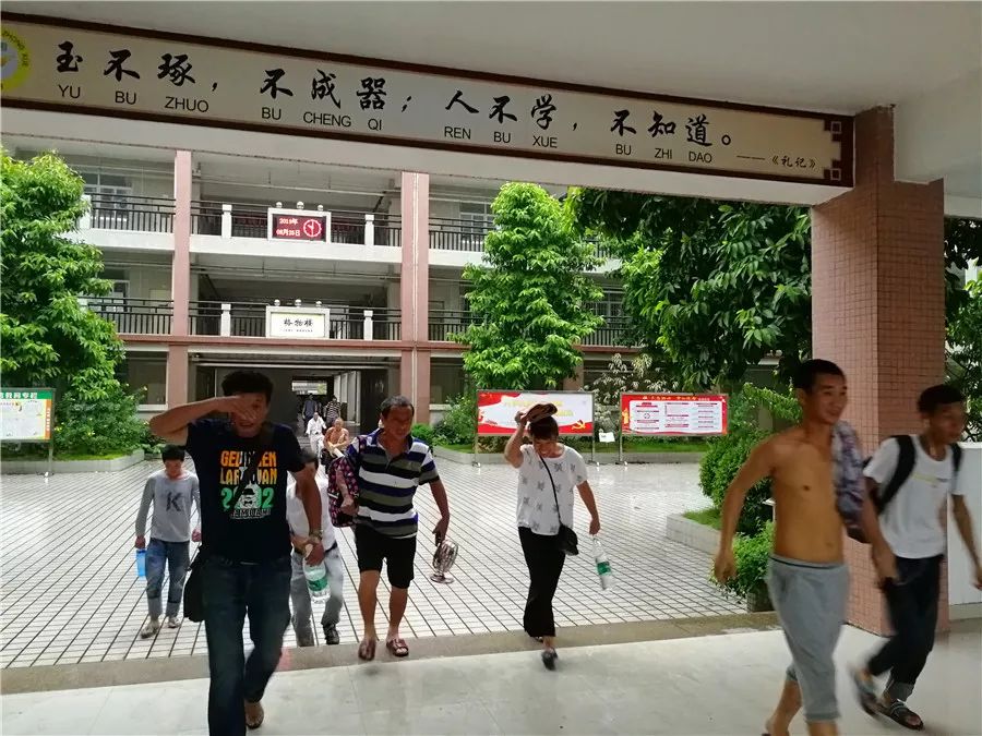 风雨无情人有情——揭阳第一中学榕江新城学校台风天气安置周边工地