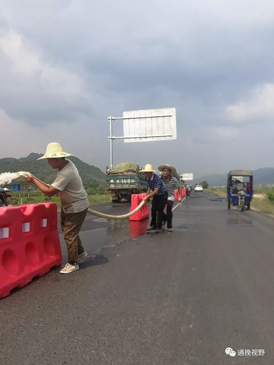 慢点武宣通挽的这个十字路口容易出事故