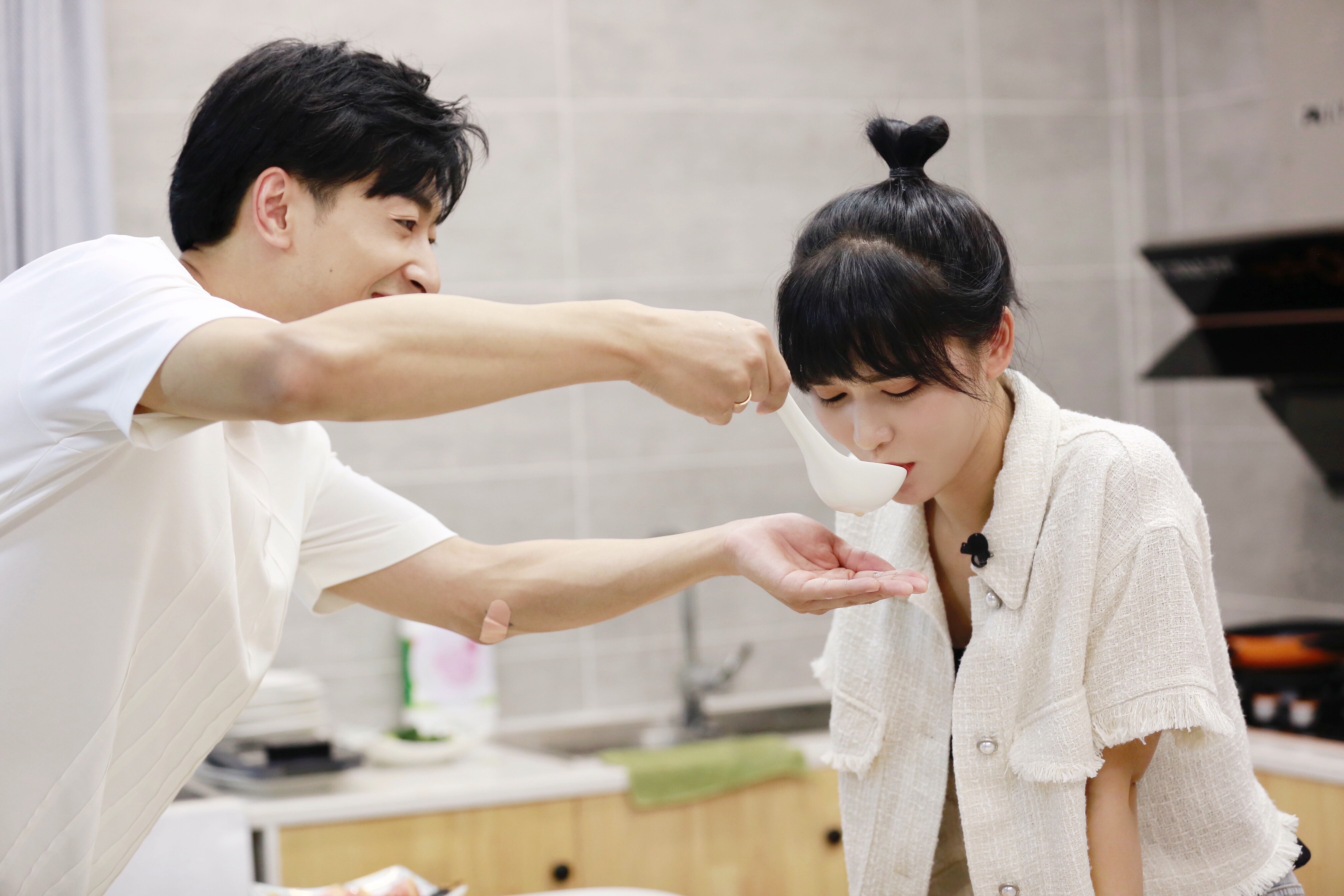 左立《爱的旅行》高分贝“喊跑”恐高 “外卖夫妇”厨艺引争议