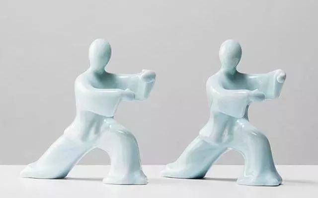 沉肩坠肘、气沉丹田是练太极拳的基础