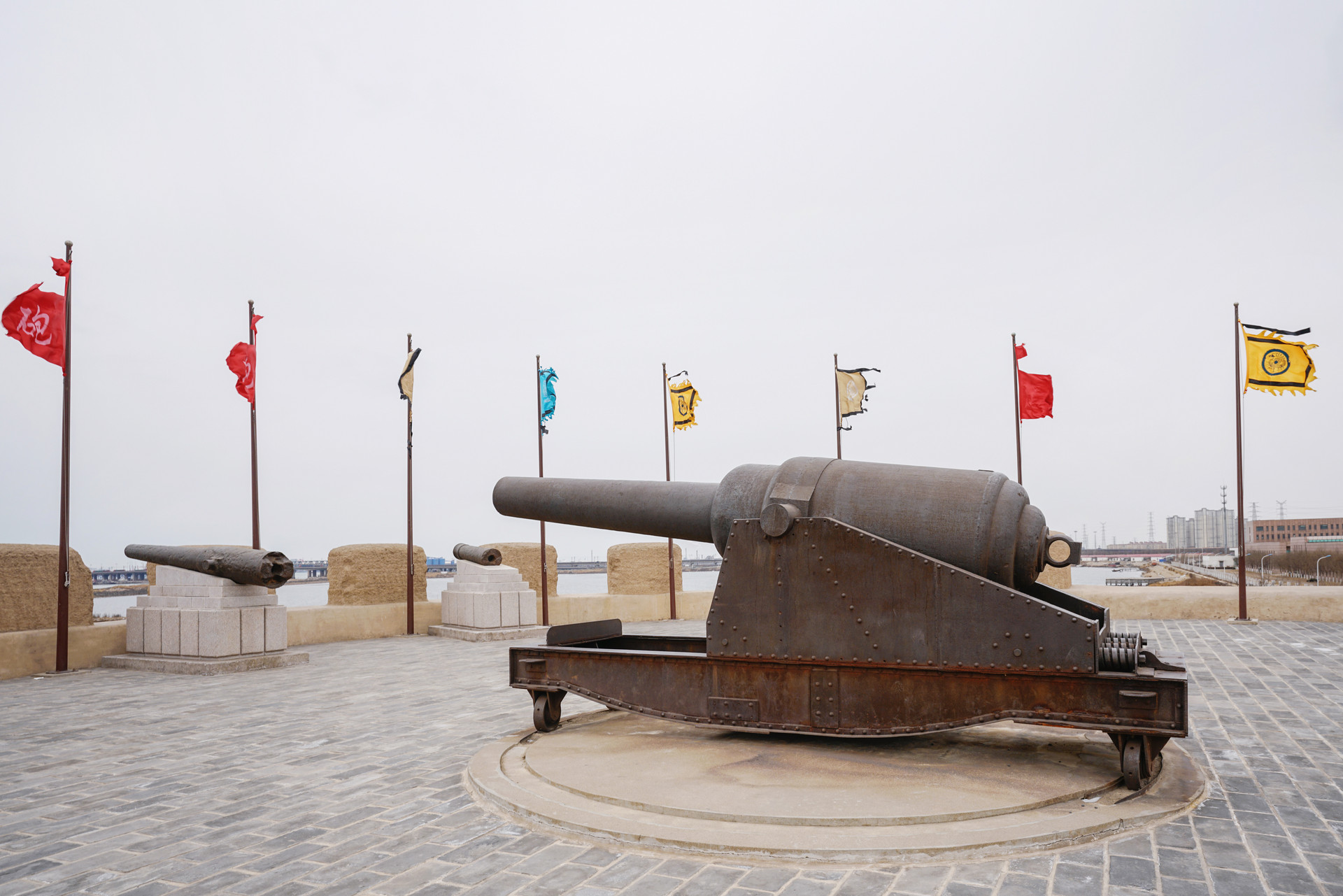 天津大沽口炮台，始于明代，为防倭寇而建，成了海防要地