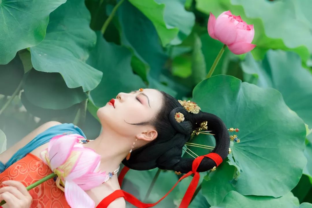 瑶池仙,荷花仙境出一组神仙片子|汉服摄影
