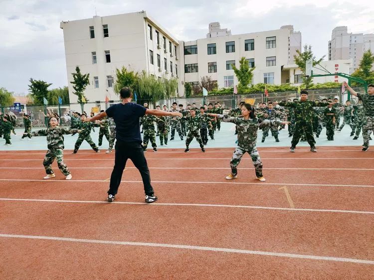 扬青春之帆,筑成长之梦——芦台五中2019级新生体训风采