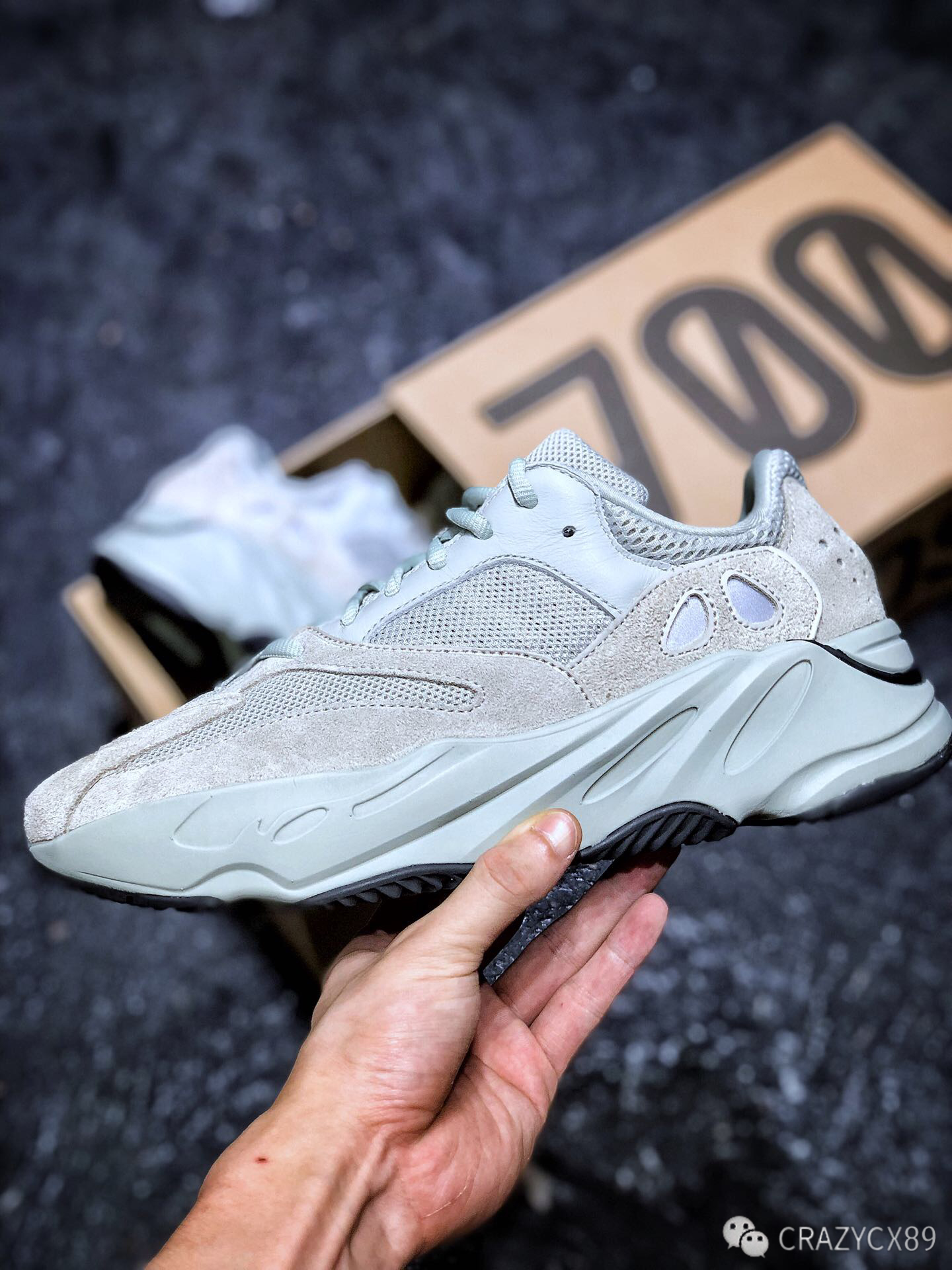 阿迪达斯盐雾老爹鞋adidasyeezy700boostrunnersalt椰子海盐