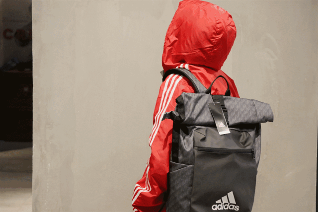 打个比方:现在曲江创意谷的adidas店内全场满499减100(发售款除外)