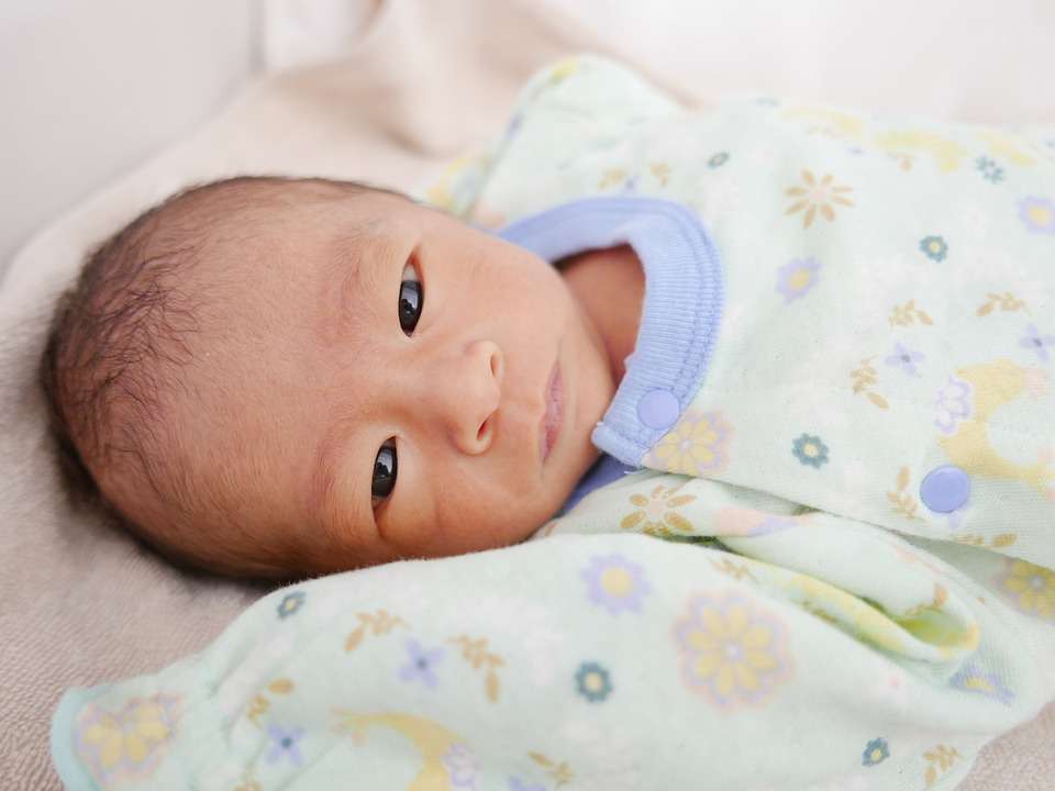                     悲剧！满月男婴活活“热死”！只因父母错做了一件事...