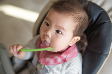                     小孩积食？——用众道妙方消积精油一招制胜！不吃药还好得快~