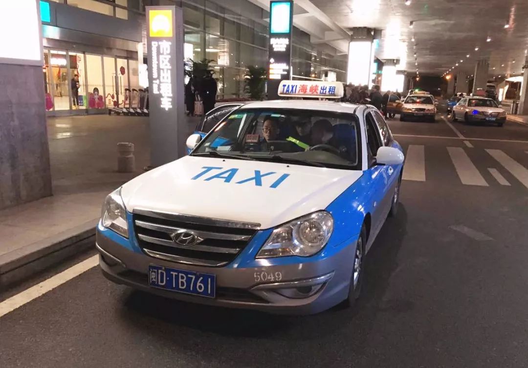 但厦门凌晨四点钟是什么样子 他们一定见过 而且几乎 天天见 像城市
