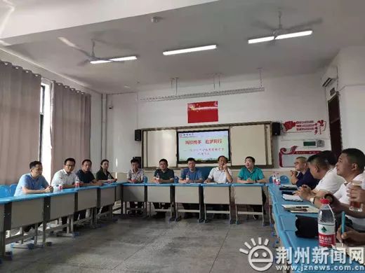 就是从实验中学,东方红中学,实验小学等优质学校,毕业班级中选派老师