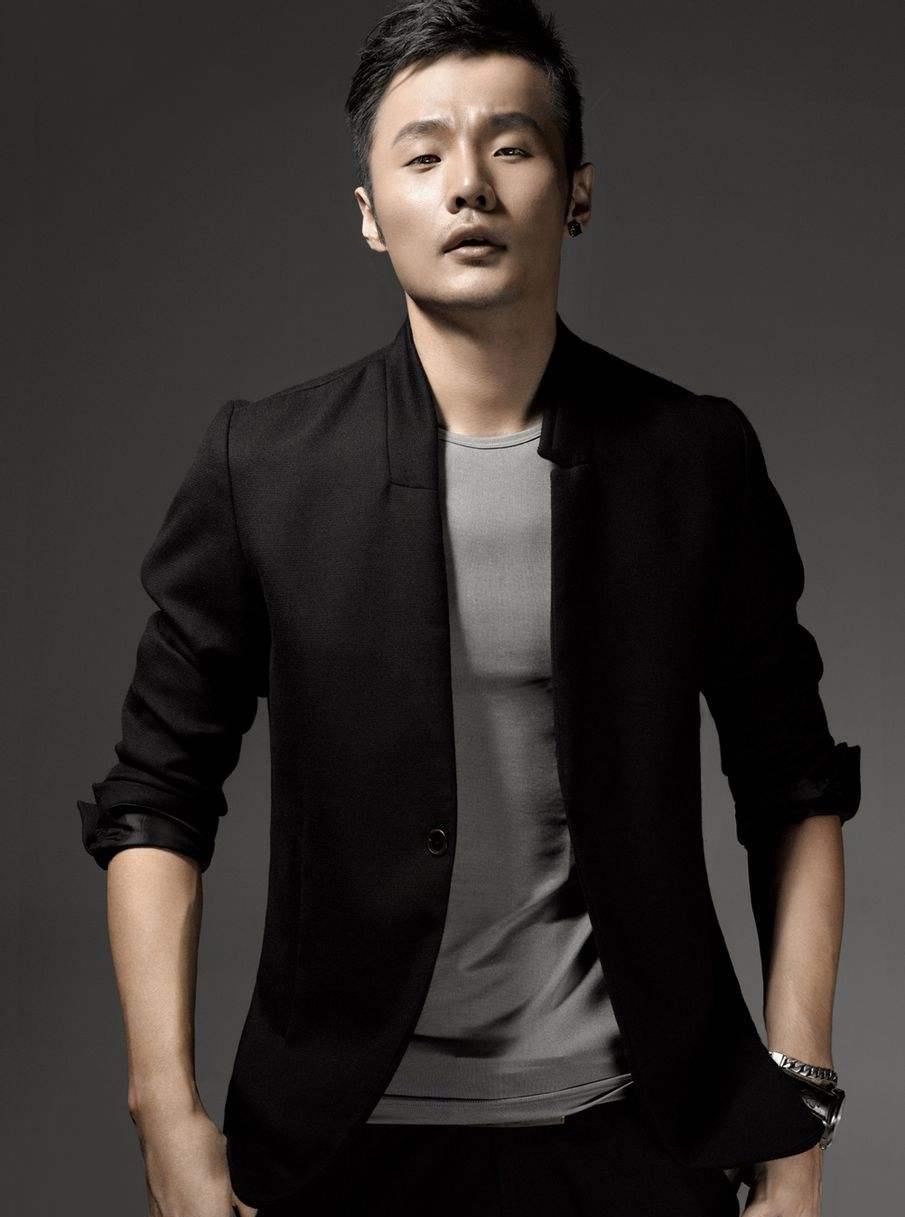 杨丞琳男友李荣浩罕见发长文力挺学员 音乐没有高低贫贱之分