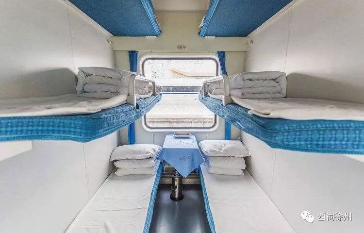 火车卧铺你是喜欢 上铺的安全,中铺的敞亮,还是下铺的方便?