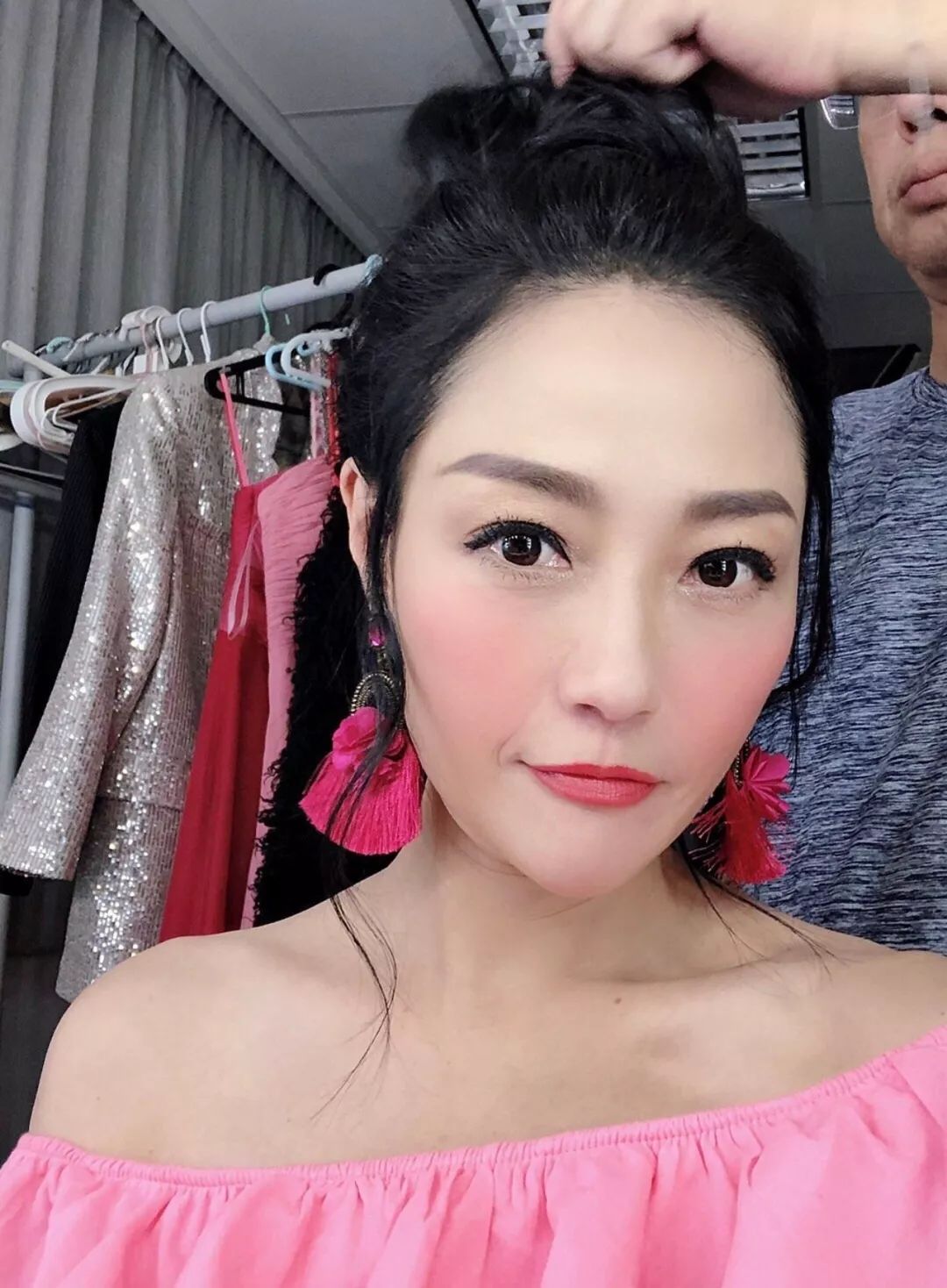 【包青天】庞夫人戏外颜值高 54岁杨玉梅有意出写真