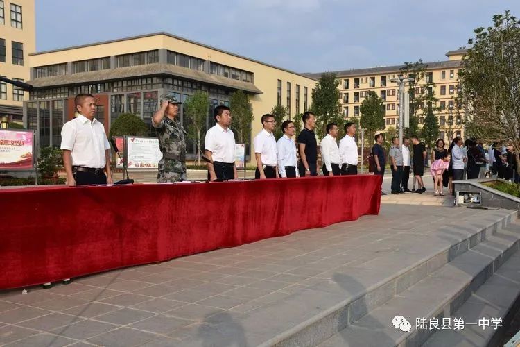 为了更好的适应高中生活,强健学生体魄,锻造学生意志,陆良一中精心