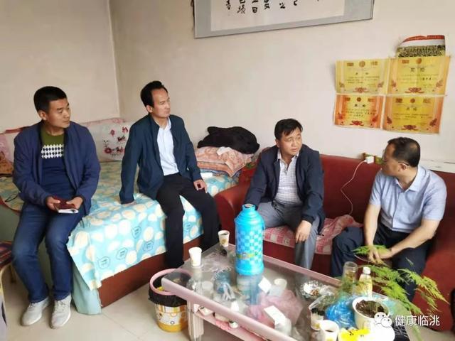 临洮县卫生健康局局长桑育雄同志督导调研驻村帮扶工作