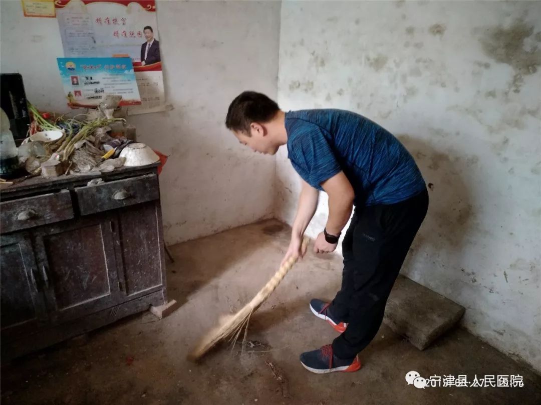 扫除贫困人口_贫困山区的孩子图片(2)