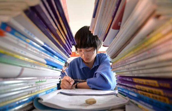高三班主任坦言,这4种学生更容易逆袭成“学霸”,家长们偷着乐吧! 高三班主任坦言,这4种学生更容易逆袭成“学霸”,家长们偷着乐吧!