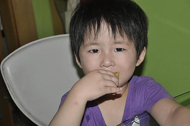                     4岁娃刚上幼儿园，却因口臭被同学孤立，检查后，护士差点没忍住