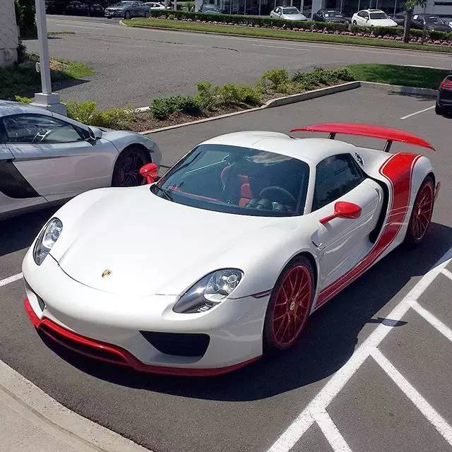 红裤衩保时捷918 spyder