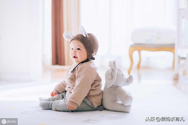                     多大宝宝会独坐？医生：太早太晚都不好，这个阶段正合适