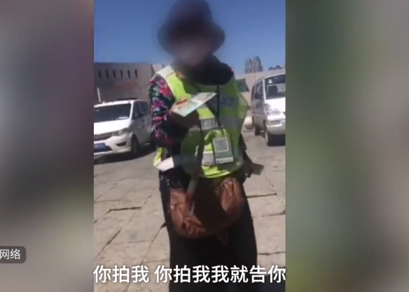 拍奶奶火的视频 46db7aaa1c4944a3aa61adbb0dd23d9e.png