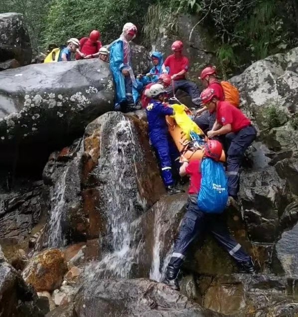 24名驴友惠州野外溯溪被困，深圳蓝天救援队2队员救援中牺牲