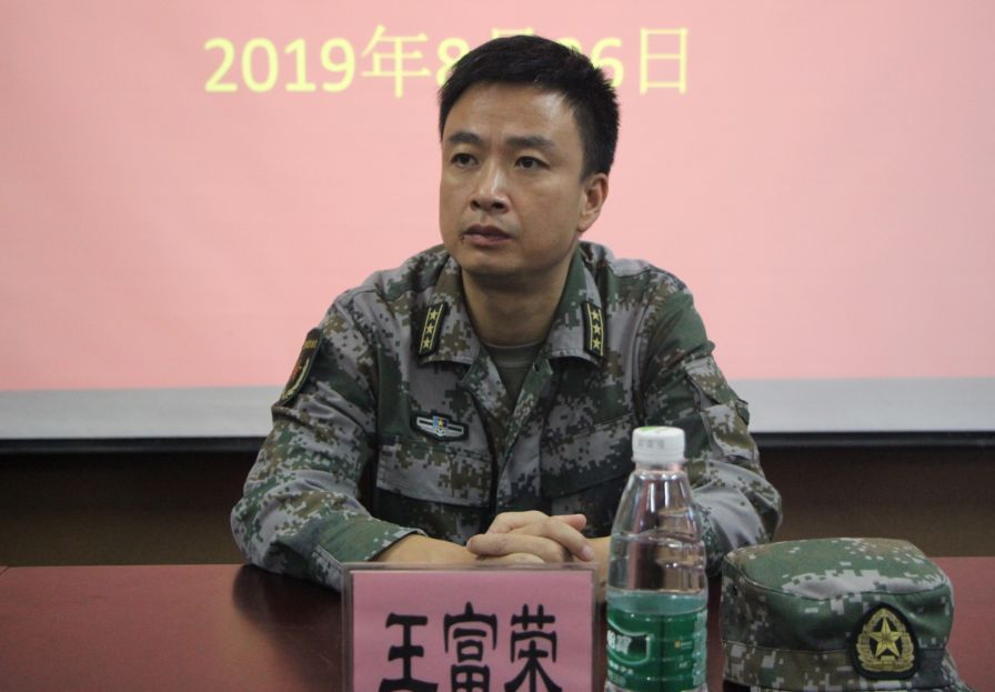 封开县委常委,人武部部长王富荣,人武部政委曾拥军以及150名预定新兵