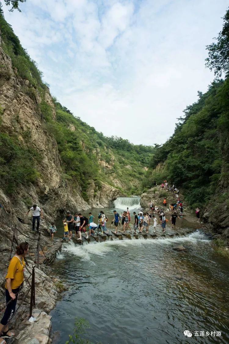 弥漫了整个峡谷 呼吸着雨后甜润的气息 放眼望去 九仙山龙潭大峡谷