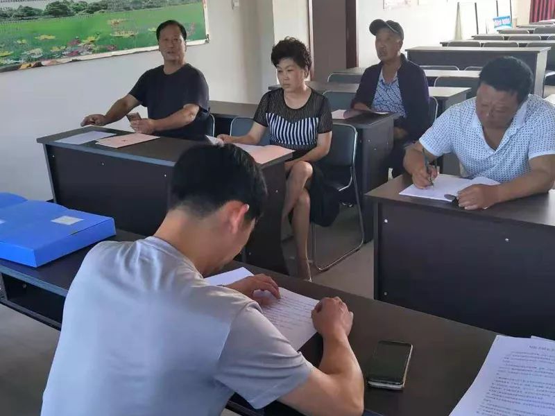 讲堂村人口_道德讲堂(3)