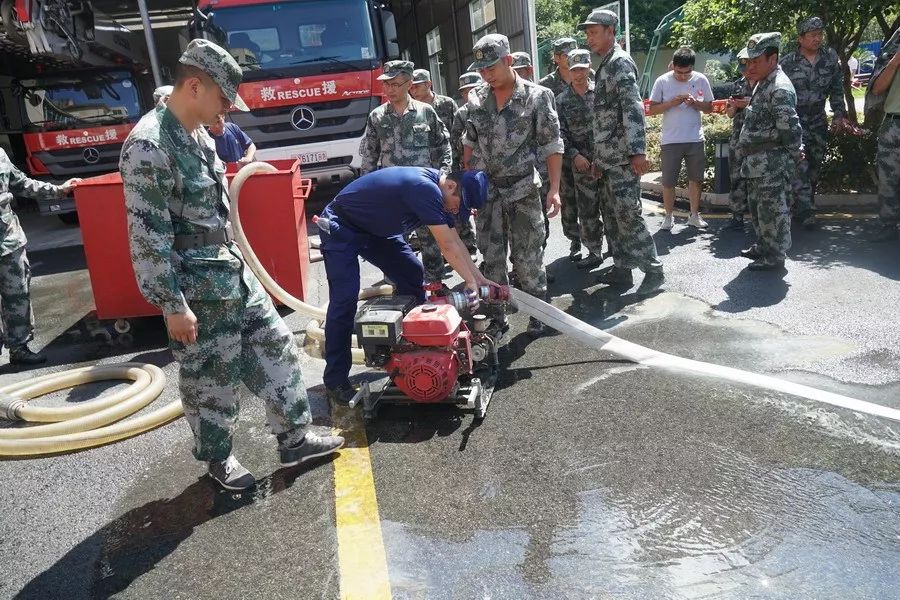 松溪县组织多种形式消防队伍比武竞赛,酷暑中燃爆你的荷尔蒙!