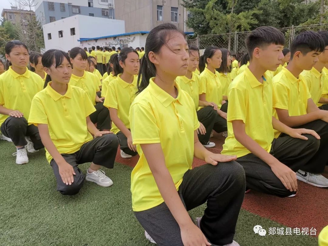 郯城二中军训进行时热血青春百炼成金