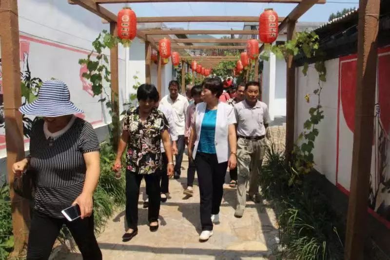 沂南马牧池乡野竹旺村外出学习美在农家