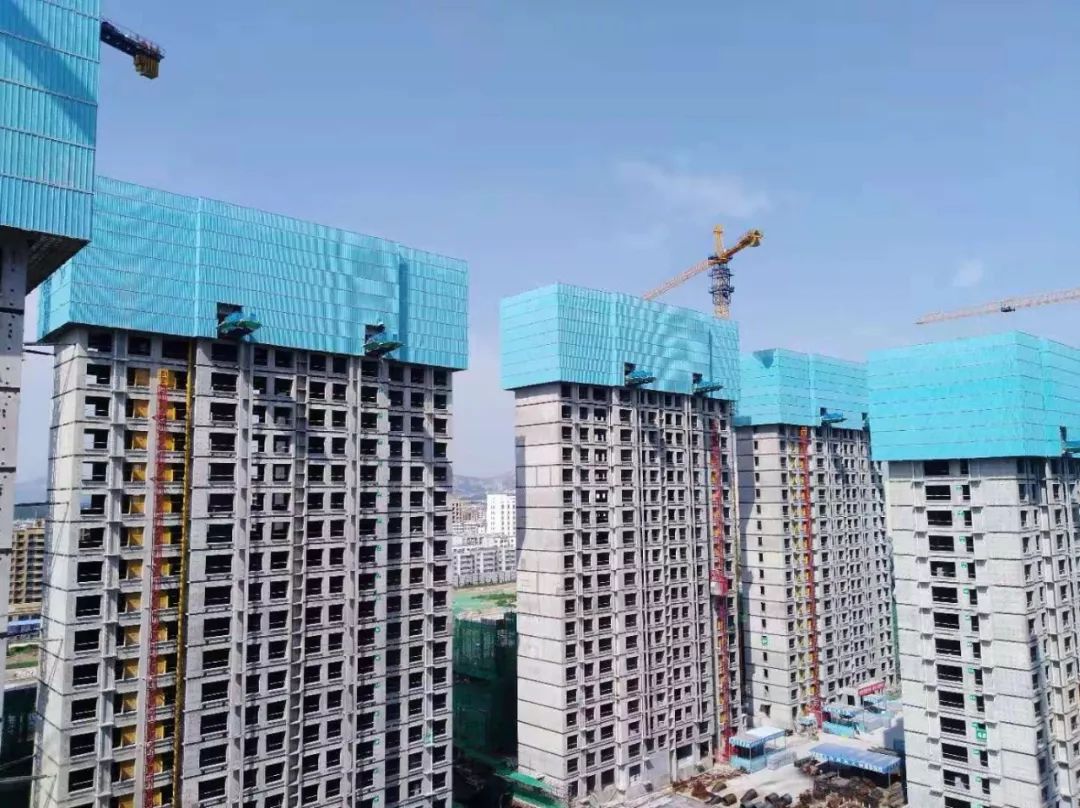 4,现场爬架安装效果