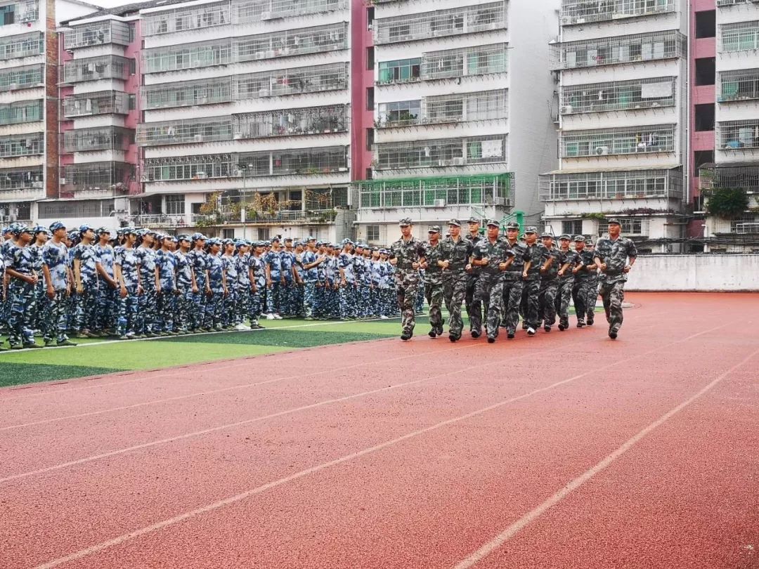 用汗水铸就青春——于都三中2019级高一新生军训结训