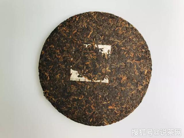 为何刚压好的普洱茶饼，香气没有散茶好？