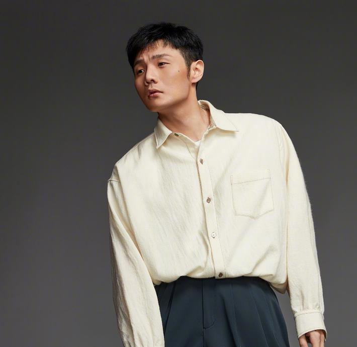 李荣浩回应选网络歌曲遭质疑,王峥亮吐槽华语音乐圈鄙视链