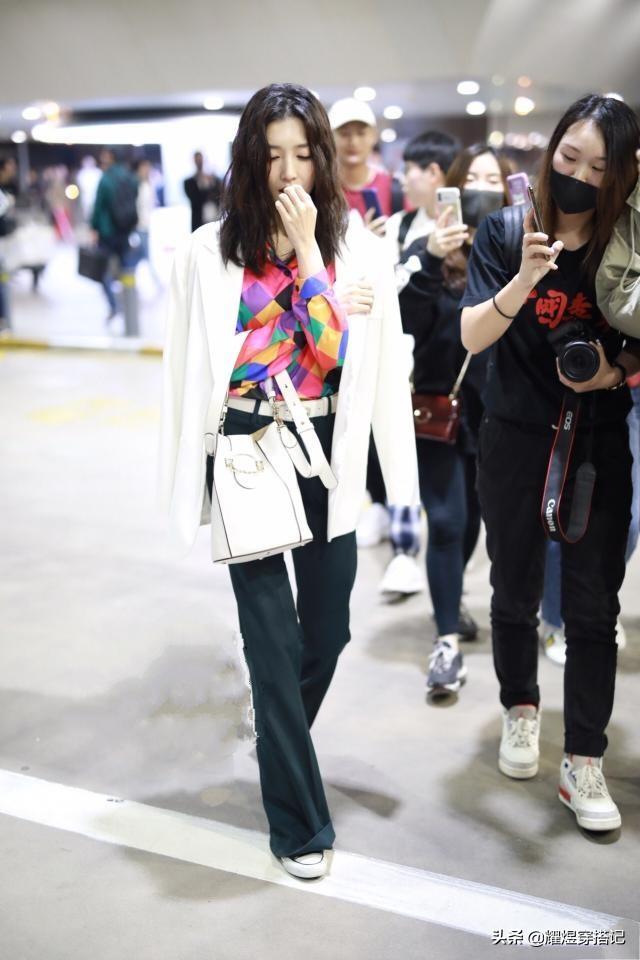不跟风私服只穿衬衫的江疏影美的高级又气质