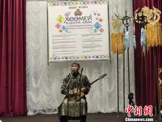 内蒙古乌兰牧骑队员其勒格尔世界呼麦大赛再获殊荣