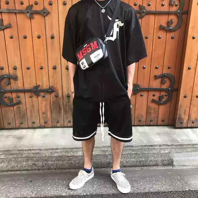 资深潮人,那些穿 FEAR OF GOD 的高街男孩