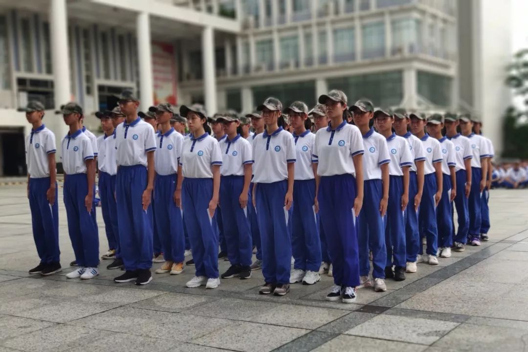 庄严的升旗仪式过后,中山市艺术学校(濠头中学)2019级新生军训汇报