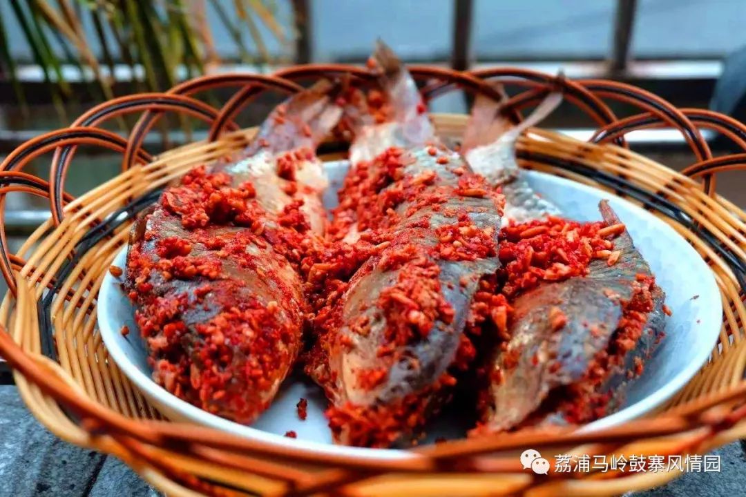 侗族存在桶里的干年美食腌鱼腌肉