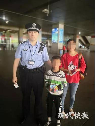 心真大！爷爷在南京站让6岁孙子看行李，结果……